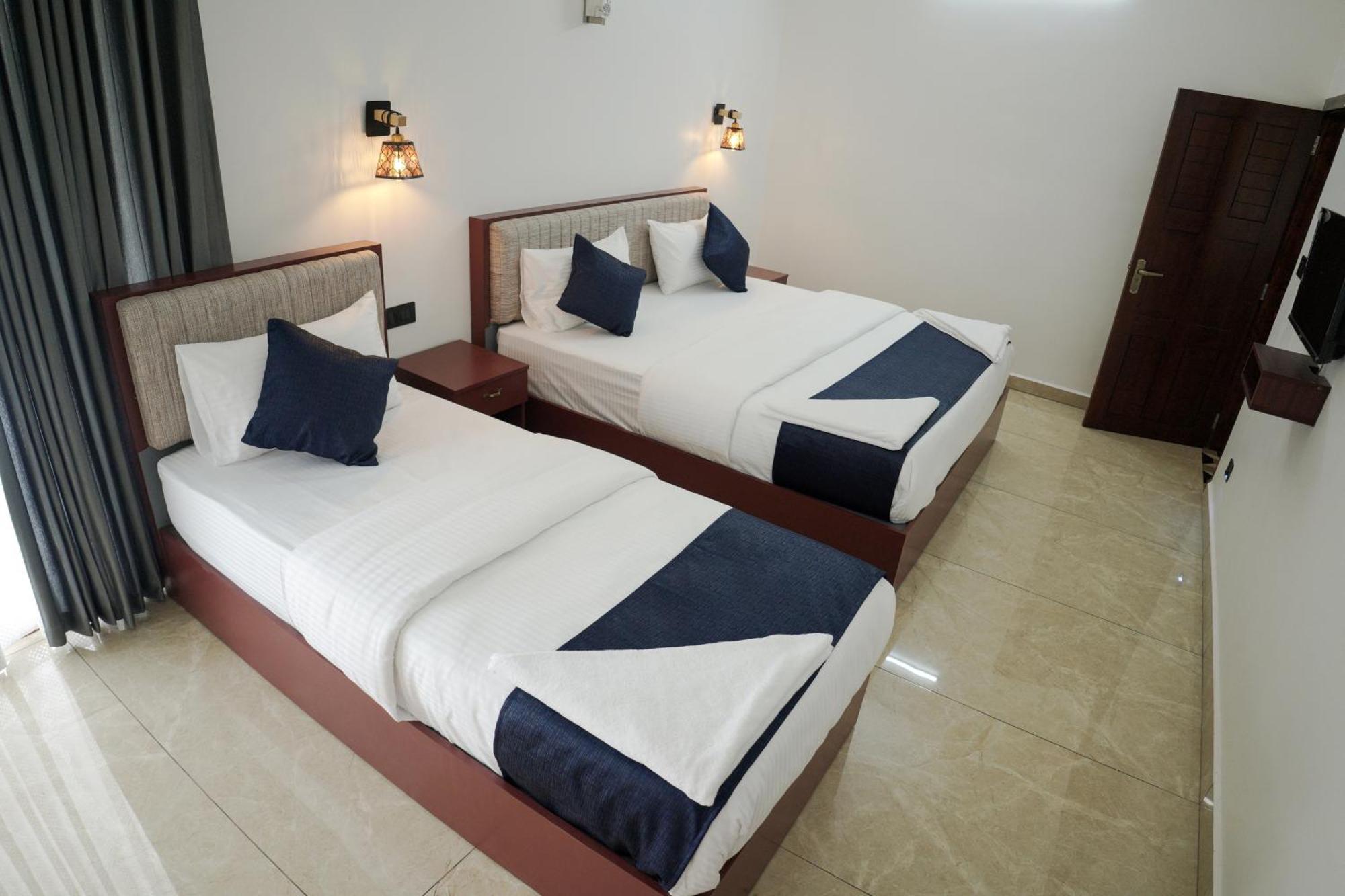 Teak And Lake Homestay Thekkady Luaran gambar