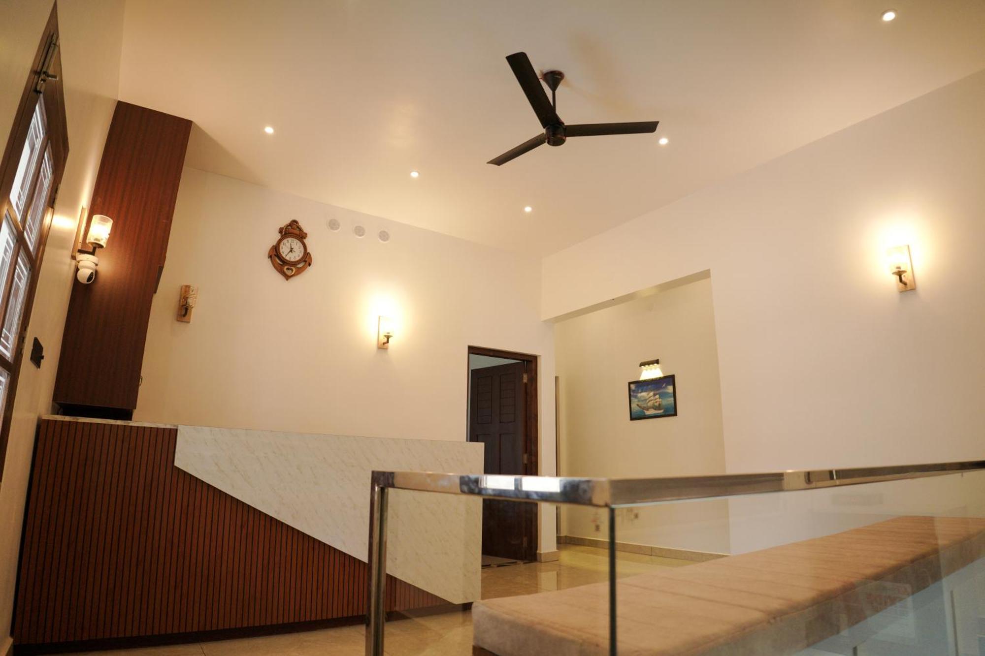Teak And Lake Homestay Thekkady Luaran gambar