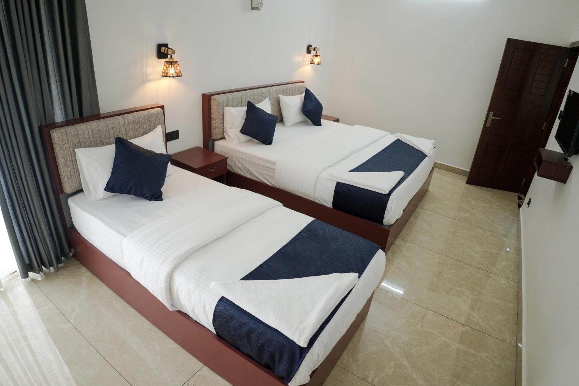 Teak And Lake Homestay Thekkady Luaran gambar